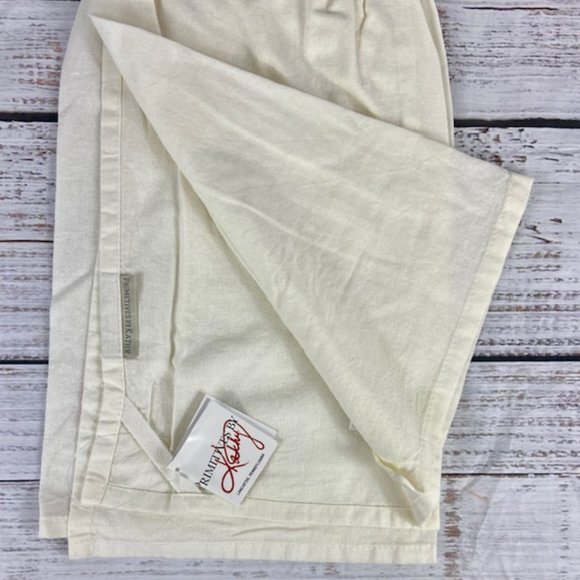 Primitives by Kathy 28 x 28 Ivory Christmas Towel w/Red Truck Home For Holidays - Picture 2 of 2